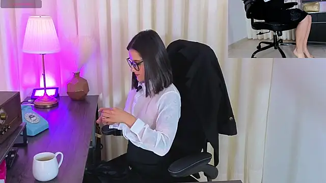 Alice milf  online show from 04-18-26, 12:07