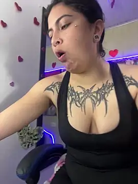 Snapshot of _luna_torres chatting on 06-18-26, 01:05 luna torres online show from 06-18-26, 01:05