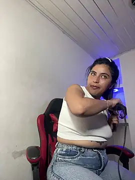 Snapshot of _luna_torres chatting on 06-11-26, 01:41 luna torres online show from 06-11-26, 01:41