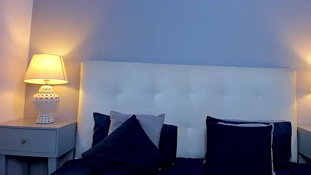 SaraaJhonsonn online show from 11-17-25, 04:11