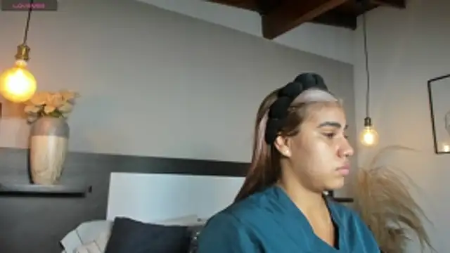 SaraaJhonsonn online show from 04-09-26, 02:34