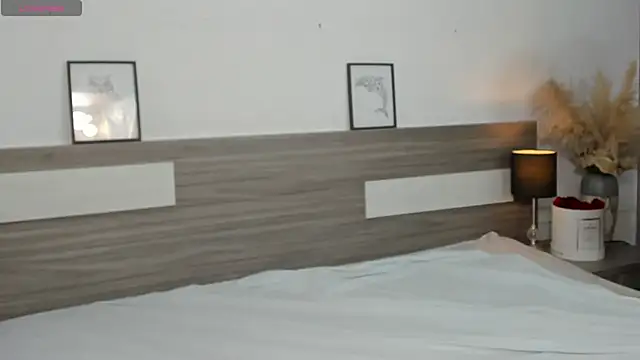 SaraaJhonsonn online show from 04-14-26, 02:44