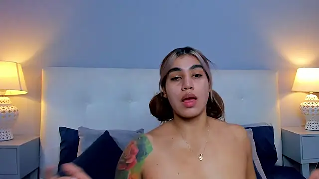 SaraaJhonsonn online show from 11-18-25, 03:48