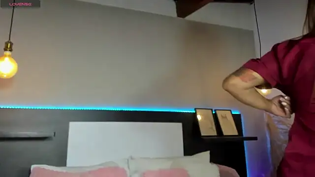 SaraaJhonsonn online show from 03-18-26, 03:03