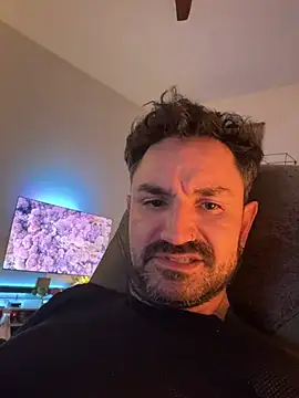 tomz0819 online show from 04-12-26, 05:11