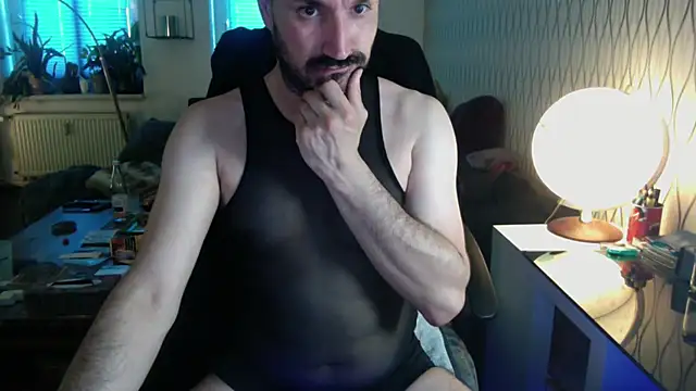 tomz0819 online show from 06-19-26, 04:18