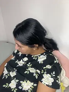 Snapshot of cloe_small chatting on 02-26-25, 09:33 cloe small online show from 02-26-25, 09:33