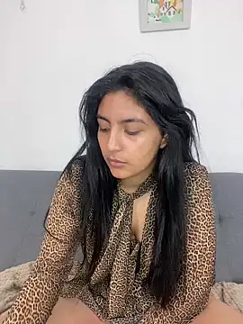 Snapshot of cloe_small chatting on 02-13-25, 05:37 cloe small online show from 02-13-25, 05:37