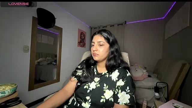Snapshot of cloe_small chatting on 10-06-25, 03:40 cloe small online show from 10-06-25, 03:40