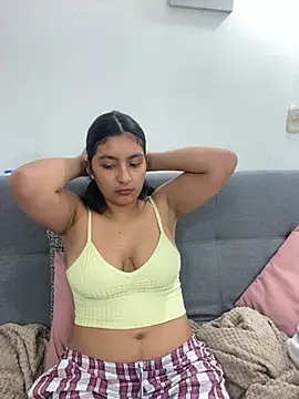 Snapshot of cloe_small chatting on 02-04-25, 10:32 cloe small online show from 02-04-25, 10:32