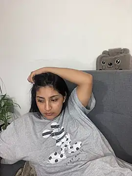 Snapshot of cloe_small chatting on 02-22-25, 05:23 cloe small online show from 02-22-25, 05:23