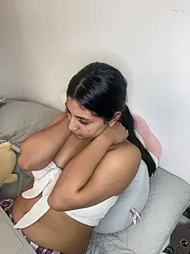 Snapshot of cloe_small chatting on 02-25-25, 11:43 cloe small online show from 02-25-25, 11:43
