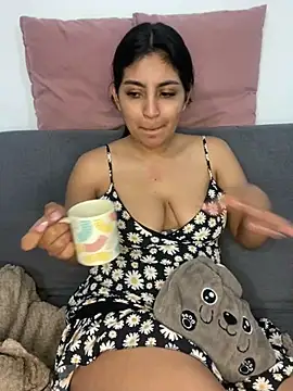 Snapshot of cloe_small chatting on 02-20-25, 05:01 cloe small online show from 02-20-25, 05:01