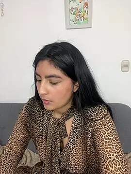 Snapshot of cloe_small chatting on 02-13-25, 02:34 cloe small online show from 02-13-25, 02:34