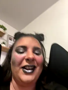 lairarose online show from 11-02-25, 02:27