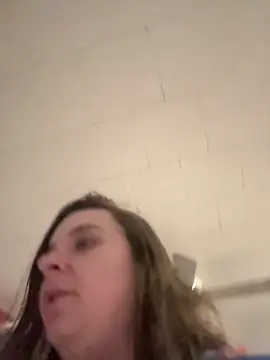 lairarose online show from 11-04-25, 01:37