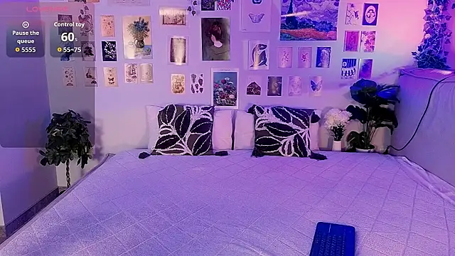 Snapshot of MiaBecky chatting on 07-17-26, 05:48 MiaBecky online show from 07-17-26, 05:48