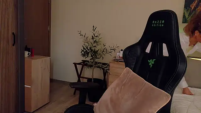 joycesilver online show from 03-12-26, 08:40