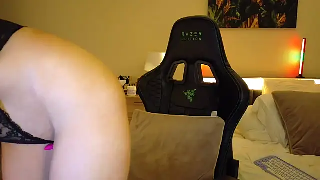 joycesilver online show from 12-14-25, 02:44