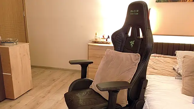 joycesilver online show from 12-05-25, 09:19