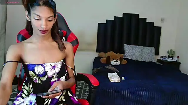 Snapshot of Silkylicious chatting on 11-28-25, 01:28 Silkylicious online show from 11-28-25, 01:28