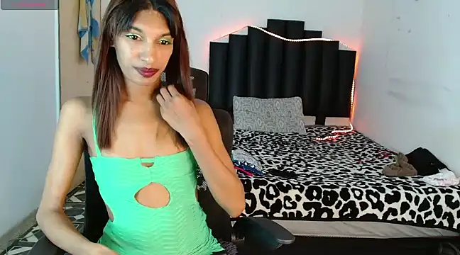 Snapshot of Silkylicious chatting on 03-11-25, 01:59 Silkylicious online show from 03-11-25, 01:59