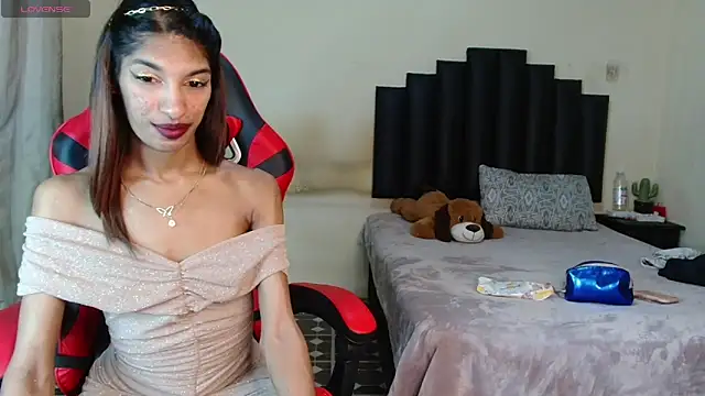 Snapshot of Silkylicious chatting on 10-31-25, 10:27 Silkylicious online show from 10-31-25, 10:27