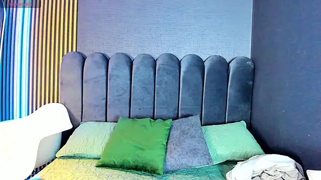 Nicolette ks  online show from 12-17-25, 04:39