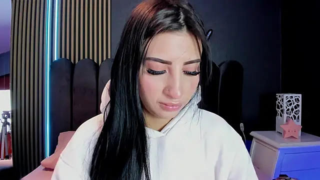 Snapshot of Nicolette_ks_ chatting on 06-20-26, 05:34 Nicolette ks online show from 06-20-26, 05:34
