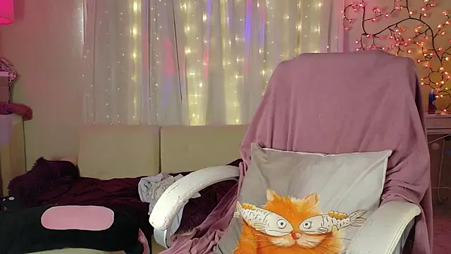 AllisonCatUwU online show from 04-18-26, 03:47