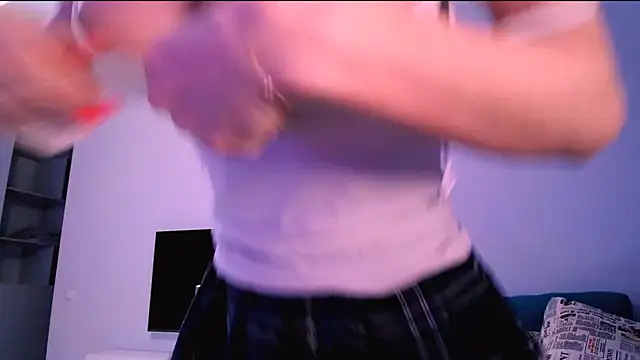 oxxxy    online show from 03-06-26, 04:18