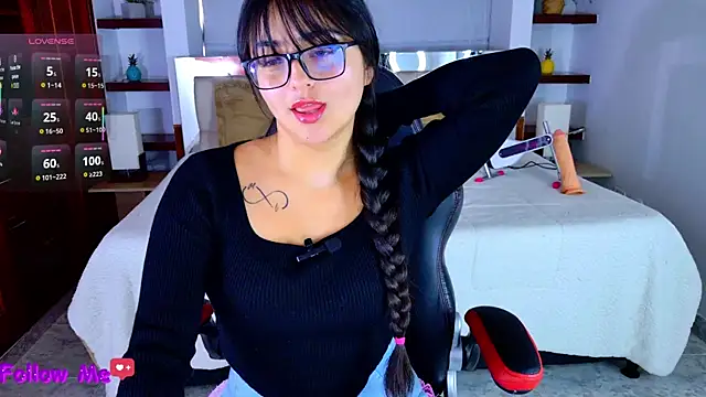 scarlleth  online show from 12-16-25, 12:09