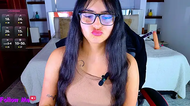 scarlleth  online show from 12-17-25, 12:10