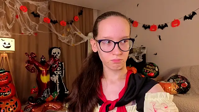 BettyBrowni online show from 10-31-25, 04:03