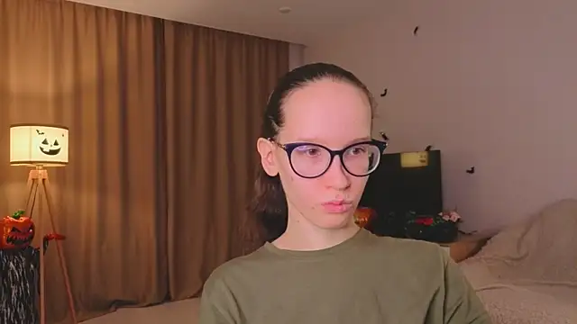 BettyBrowni online show from 11-18-25, 04:21