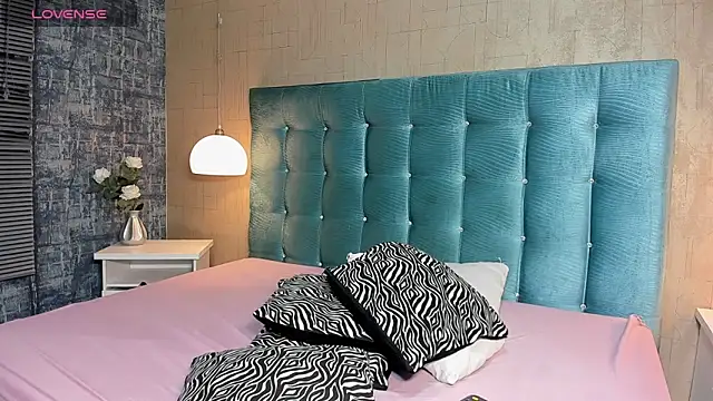 Snapshot of Paola__23 chatting on 11-28-25, 08:20 Paola 23 online show from 11-28-25, 08:20