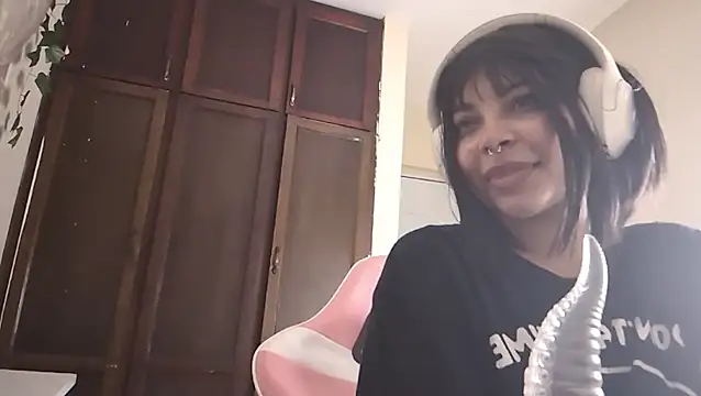 Snapshot of Lenakirbys chatting on 03-08-25, 12:55 Lenakirbys online show from 03-08-25, 12:55