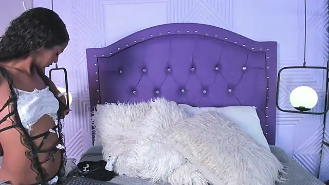 sarah banks1 online show from 02-05-26, 03:02