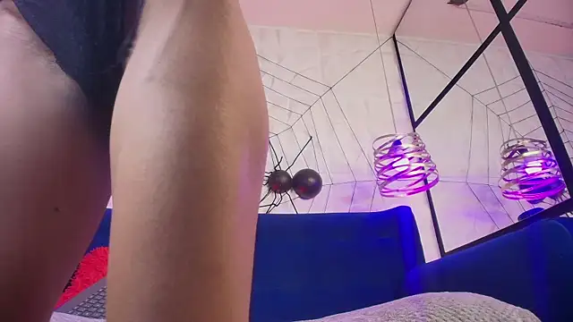 sarah banks1 online show from 12-18-25, 03:22