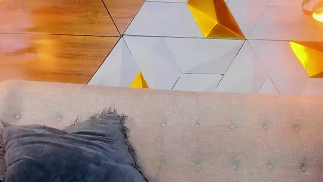 Snapshot of sarah_banks1 chatting on 02-11-25, 07:05 sarah banks1 online show from 02-11-25, 07:05