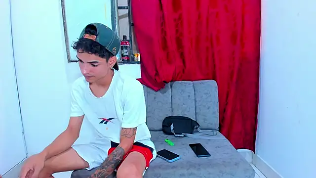 Snapshot of My-Beautifull-Couple chatting on 12-29-24, 08:26 My-Beautifull-Couple online show from 12-29-24, 08:26