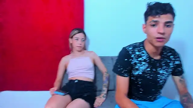 Snapshot of My-Beautifull-Couple chatting on 01-21-25, 08:00 My-Beautifull-Couple online show from 01-21-25, 08:00