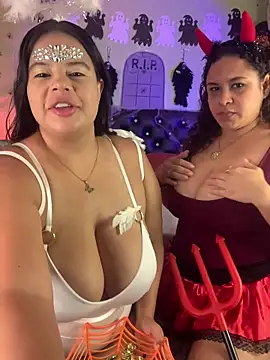 twocurvylatins online show from 10-31-25, 12:02