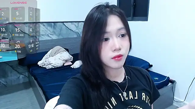 Lin SiYee online show from 11-28-25, 10:48