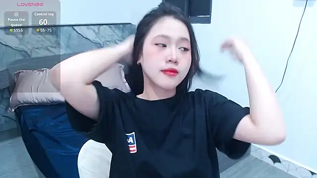 Lin SiYee online show from 11-21-25, 09:19