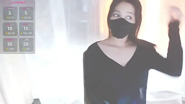 Lin SiYee online show from 10-13-25, 12:18