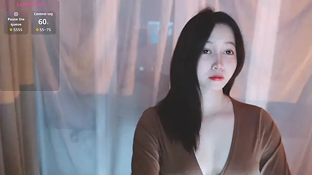 Lin SiYee online show from 10-16-25, 10:23