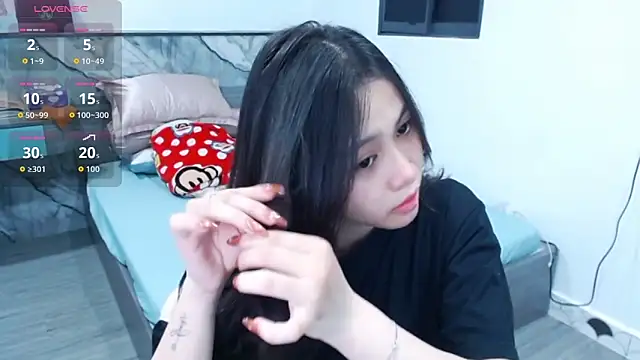 Lin SiYee online show from 12-19-25, 10:50