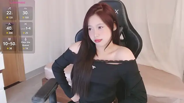 Lin SiYee online show from 03-18-25, 04:29