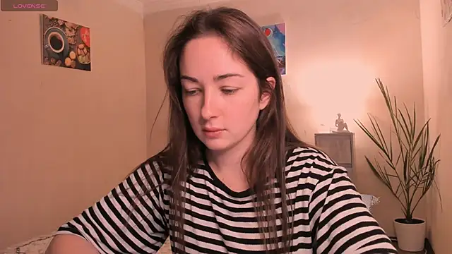 Snapshot of cClandesTina chatting on 10-14-25, 03:56 cClandesTina online show from 10-14-25, 03:56